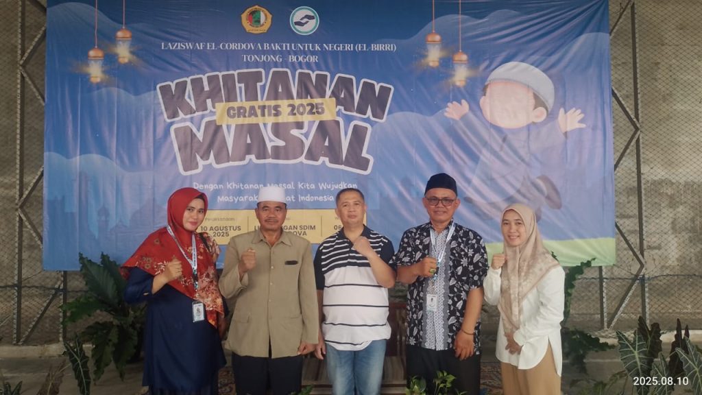 Ketua Panitia Khitanan Massal bersama Tim Medis